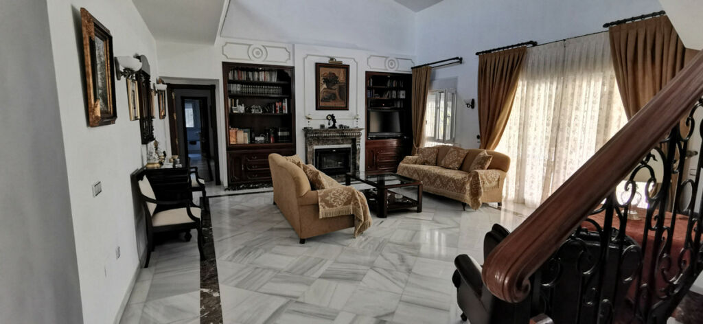 Detached Villa Estepona Málaga - image 19