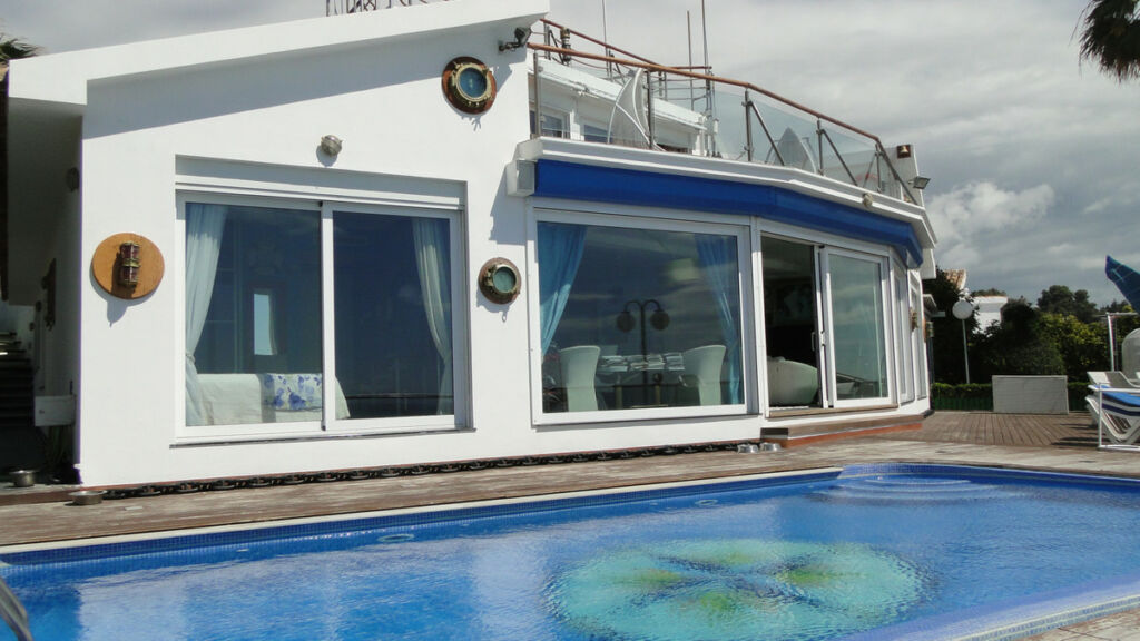 Detached Villa El Chaparral Málaga - image 2