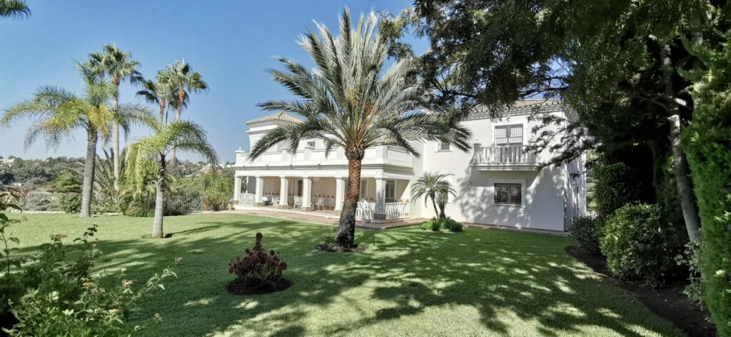 Detached Villa Estepona Málaga - image 2