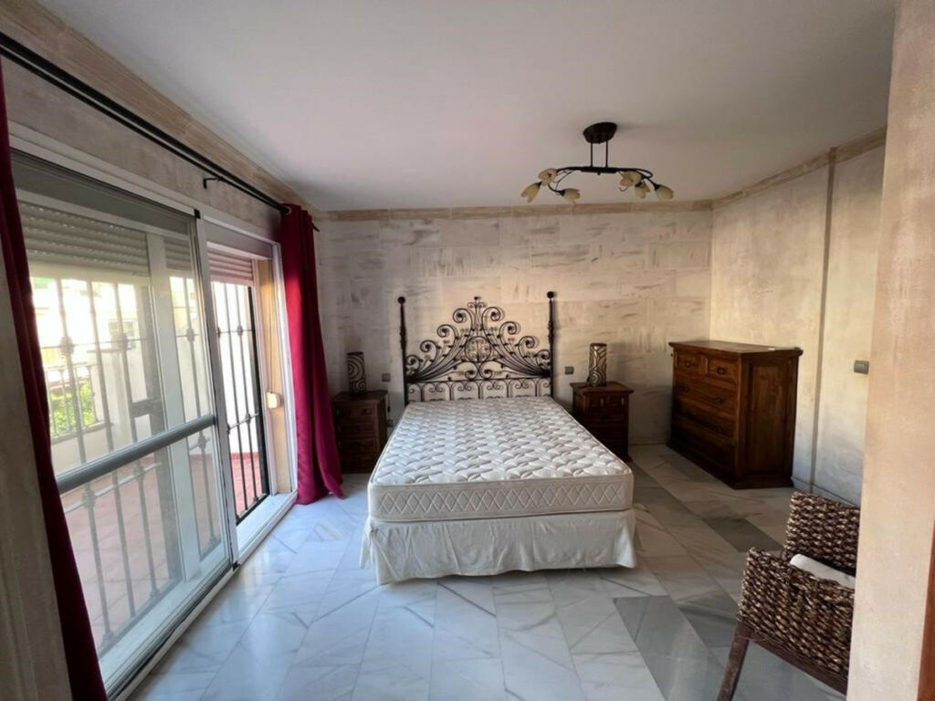 Townhouse Estepona Málaga - image 2