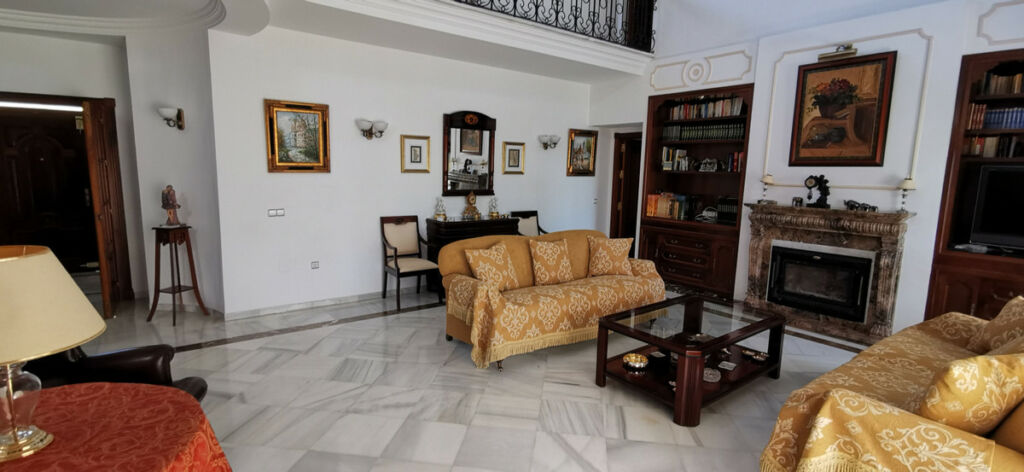 Detached Villa Estepona Málaga - image 20