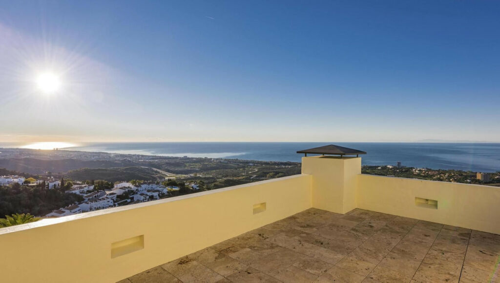 Penthouse Altos de los Monteros Málaga - image 9
