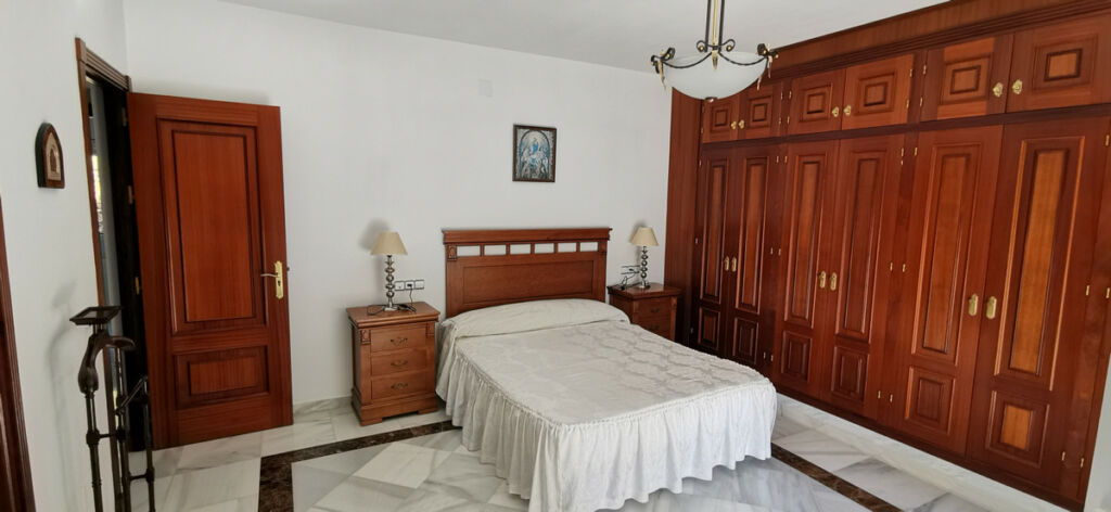Detached Villa Estepona Málaga - image 25
