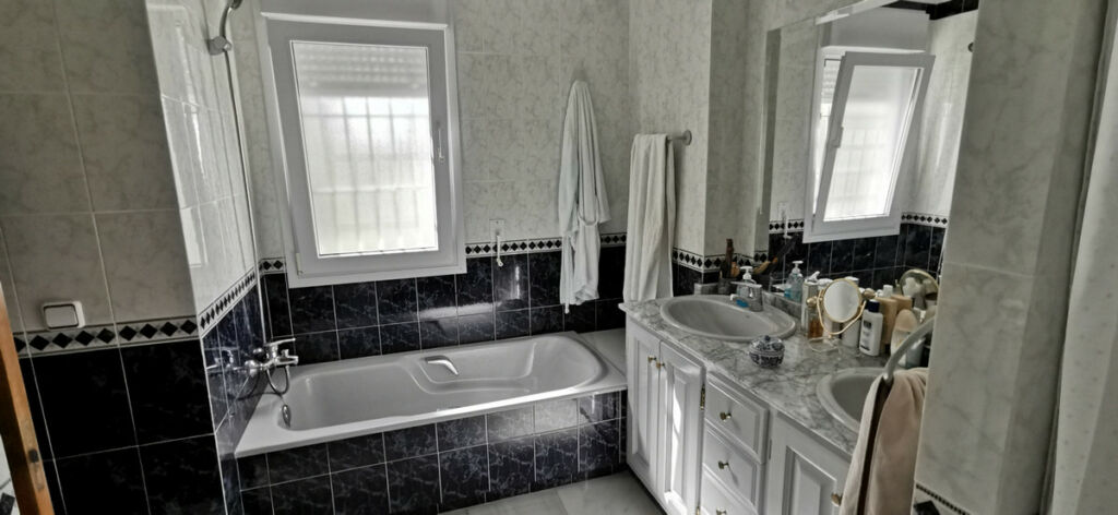 Detached Villa Estepona Málaga - image 26