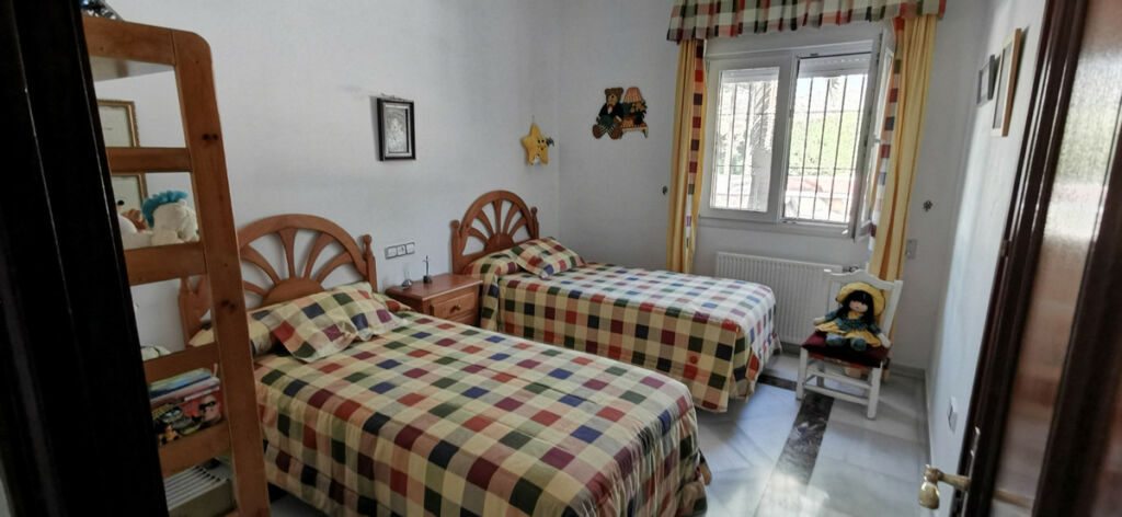 Detached Villa Estepona Málaga - image 27