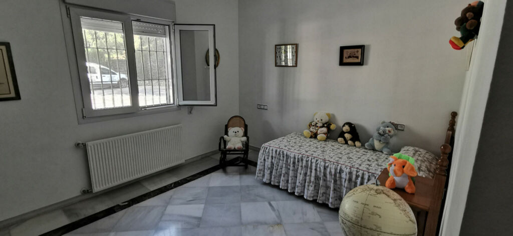 Detached Villa Estepona Málaga - image 28