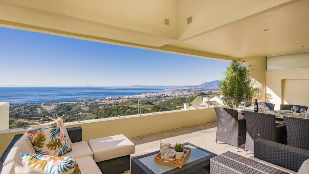 Penthouse Altos de los Monteros Málaga - image 2