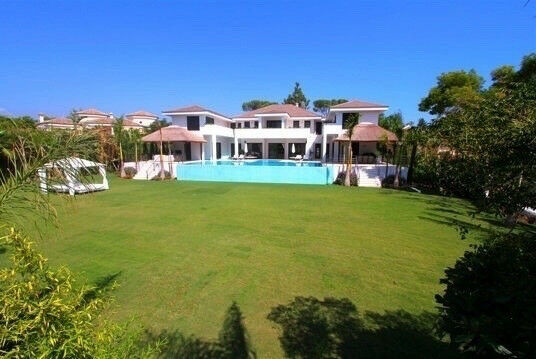 Detached Villa Guadalmina Baja Málaga - image 3