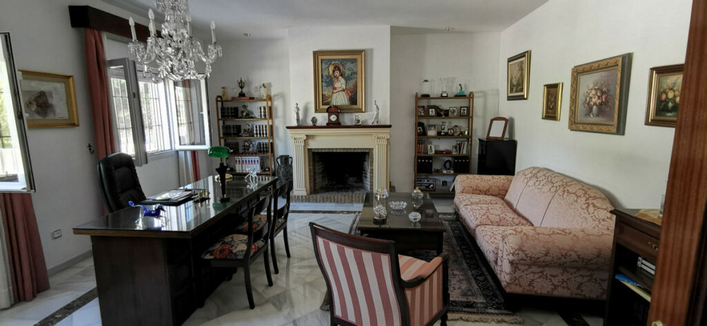 Detached Villa Estepona Málaga - image 32