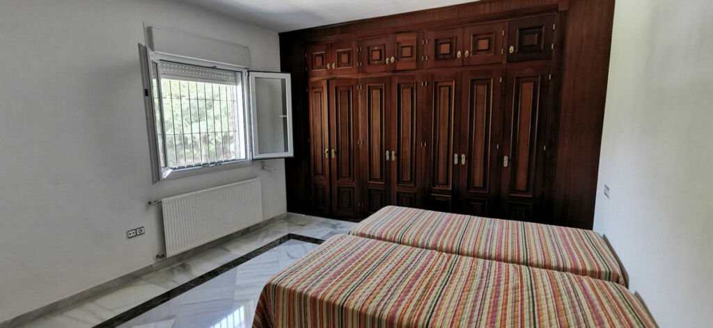 Detached Villa Estepona Málaga - image 35
