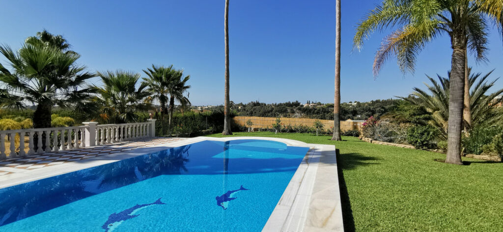 Detached Villa Estepona Málaga - image 4