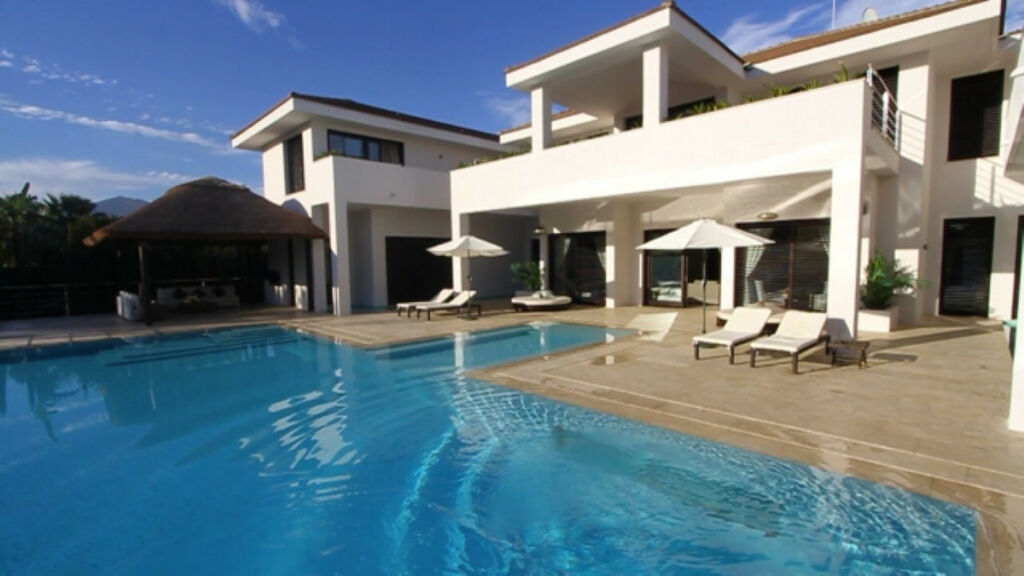 Detached Villa Guadalmina Baja Málaga - image 4