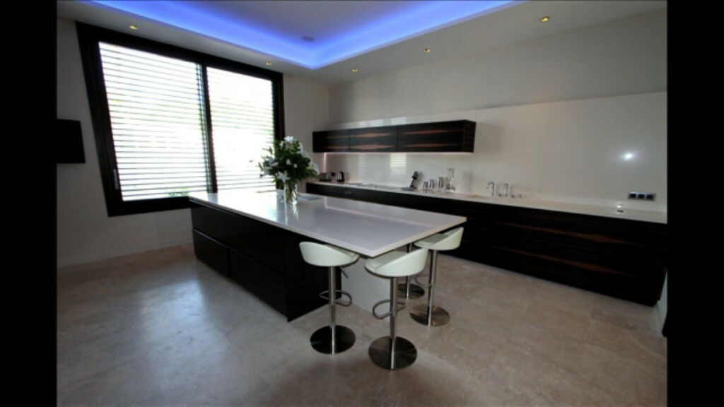 Detached Villa Guadalmina Baja Málaga - image 6