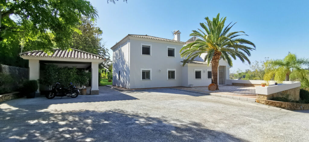 Detached Villa Estepona Málaga - image 6