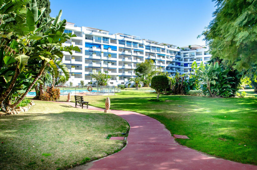 Middle Floor Apartment Puerto Banús Málaga