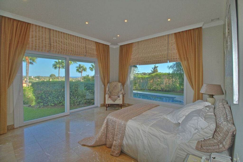 Detached Villa Sotogrande Alto Cádiz - image 10