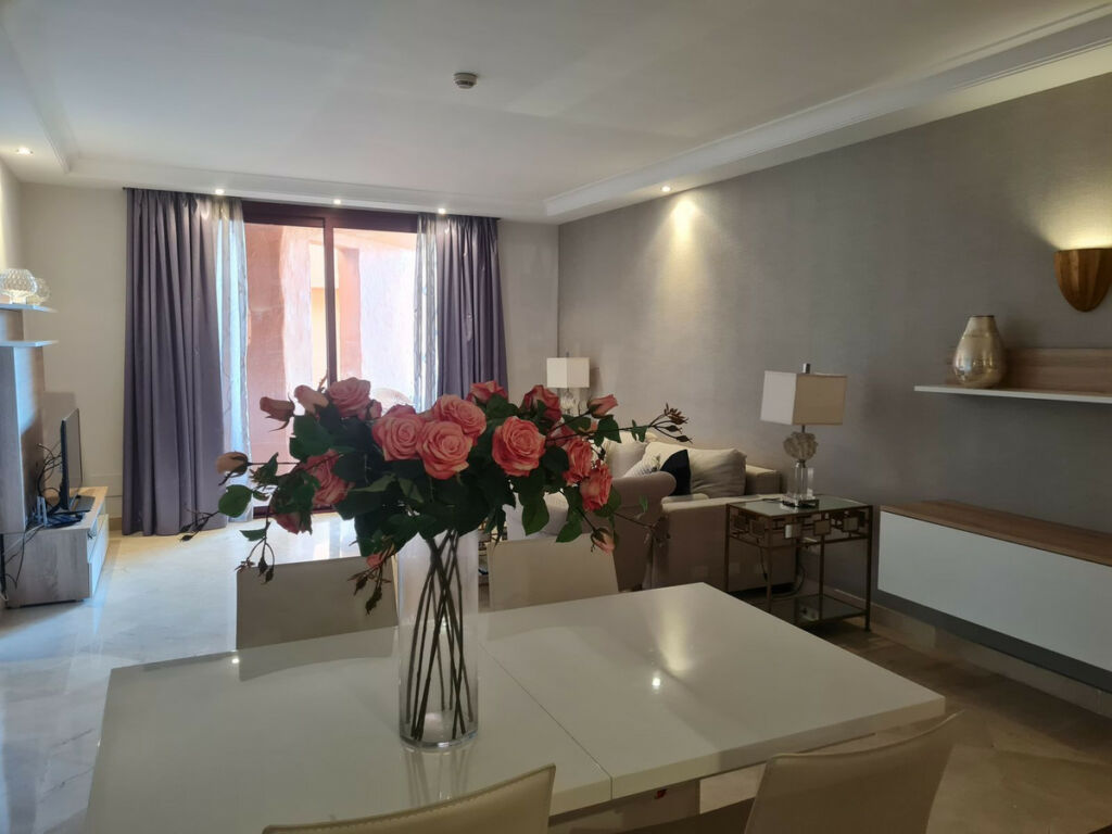 Middle Floor Apartment Estepona Málaga - image 10
