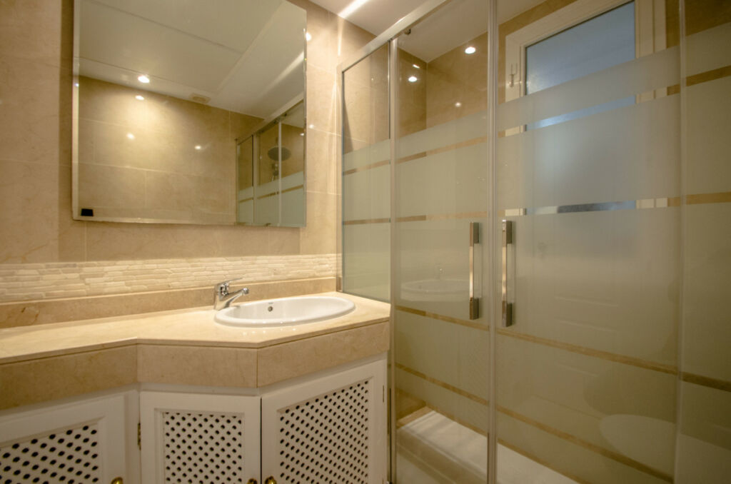 Middle Floor Apartment Puerto Banús Málaga - image 10