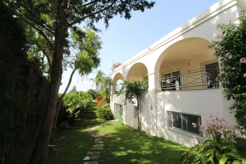 Detached Villa Sotogrande Alto Cádiz - image 12