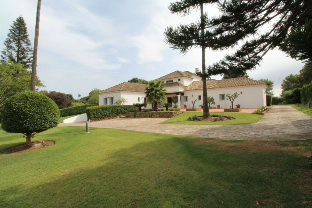 Detached Villa Sotogrande Alto Cádiz - image 12