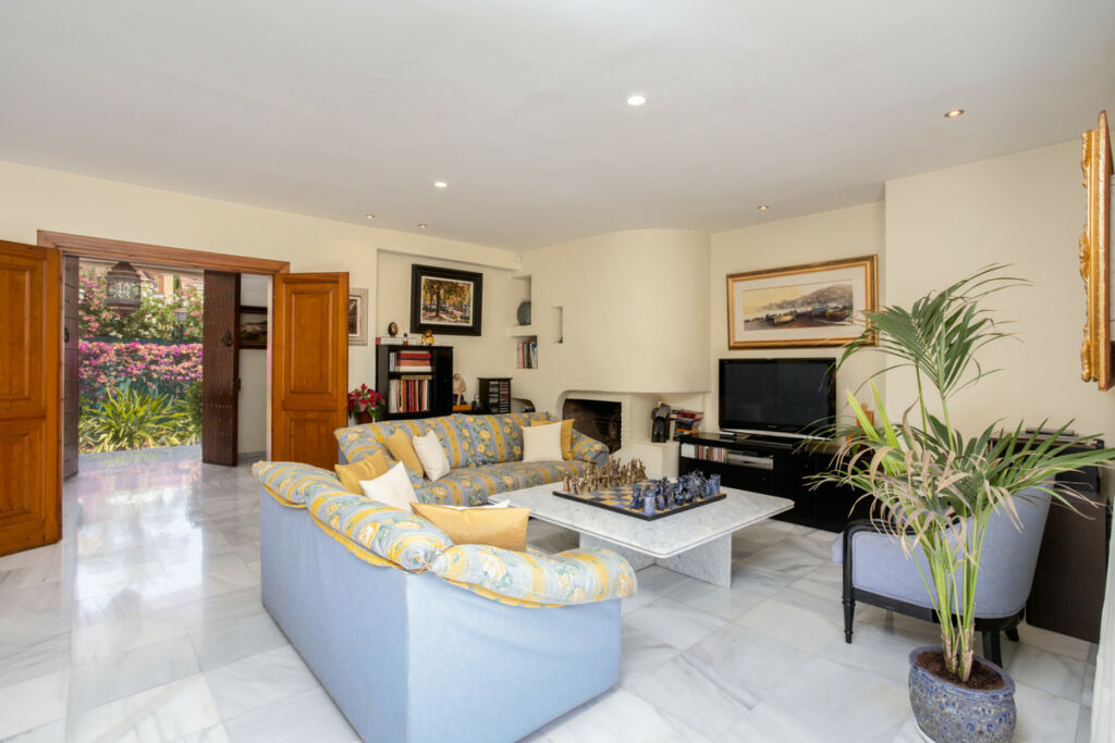 Detached Villa Marbella Málaga - image 12