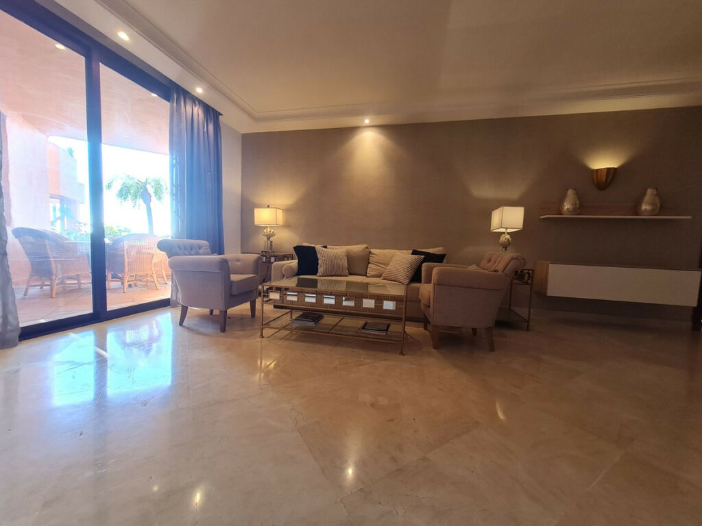 Middle Floor Apartment Estepona Málaga - image 13
