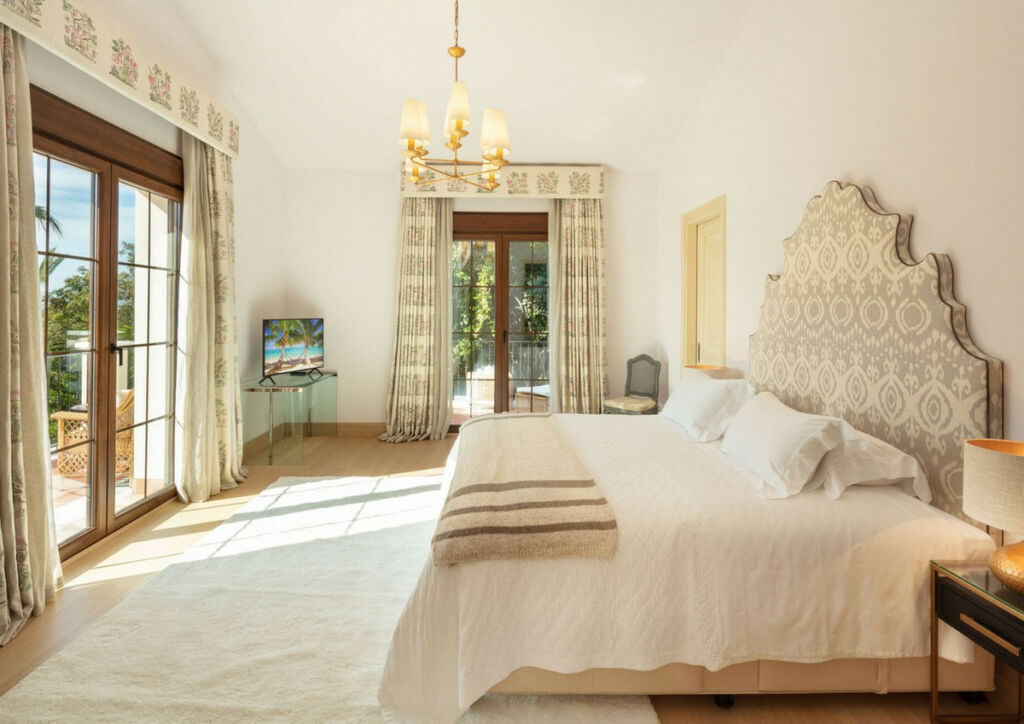 Detached Villa Sierra Blanca Málaga - image 14