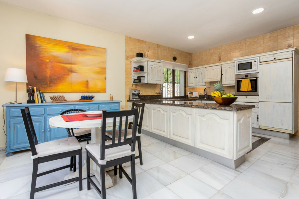Detached Villa Marbella Málaga - image 16