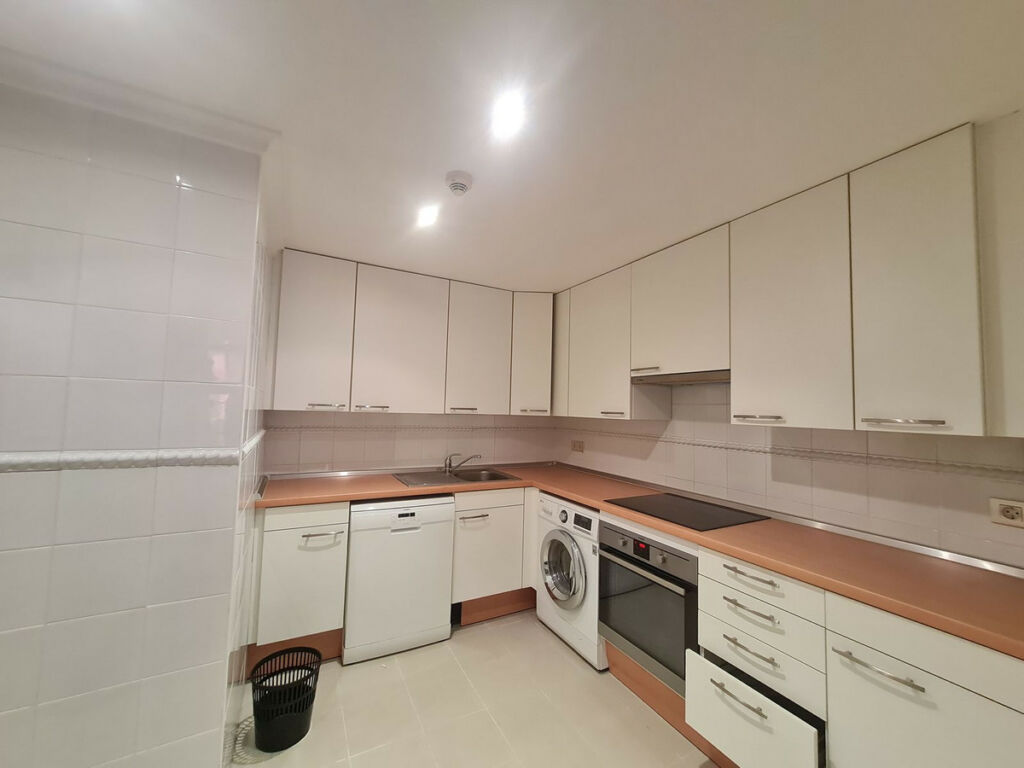 Middle Floor Apartment Estepona Málaga - image 15