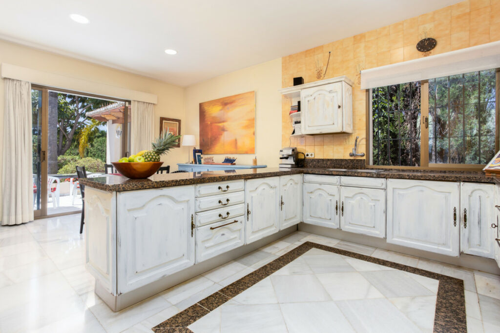 Detached Villa Marbella Málaga - image 17