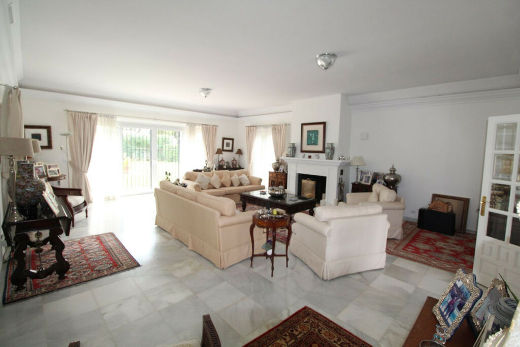 Detached Villa Sotogrande Alto Cádiz - image 17