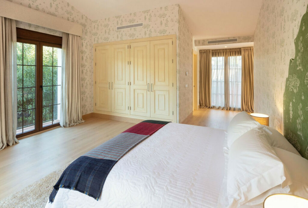 Detached Villa Sierra Blanca Málaga - image 18