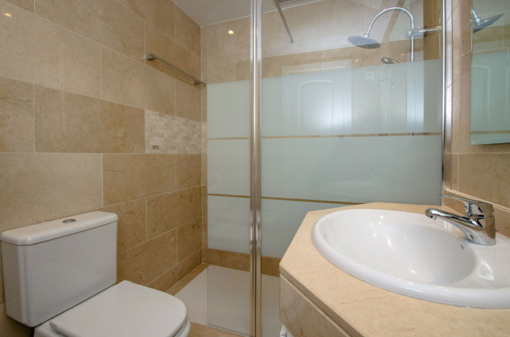 Middle Floor Apartment Puerto Banús Málaga - image 18