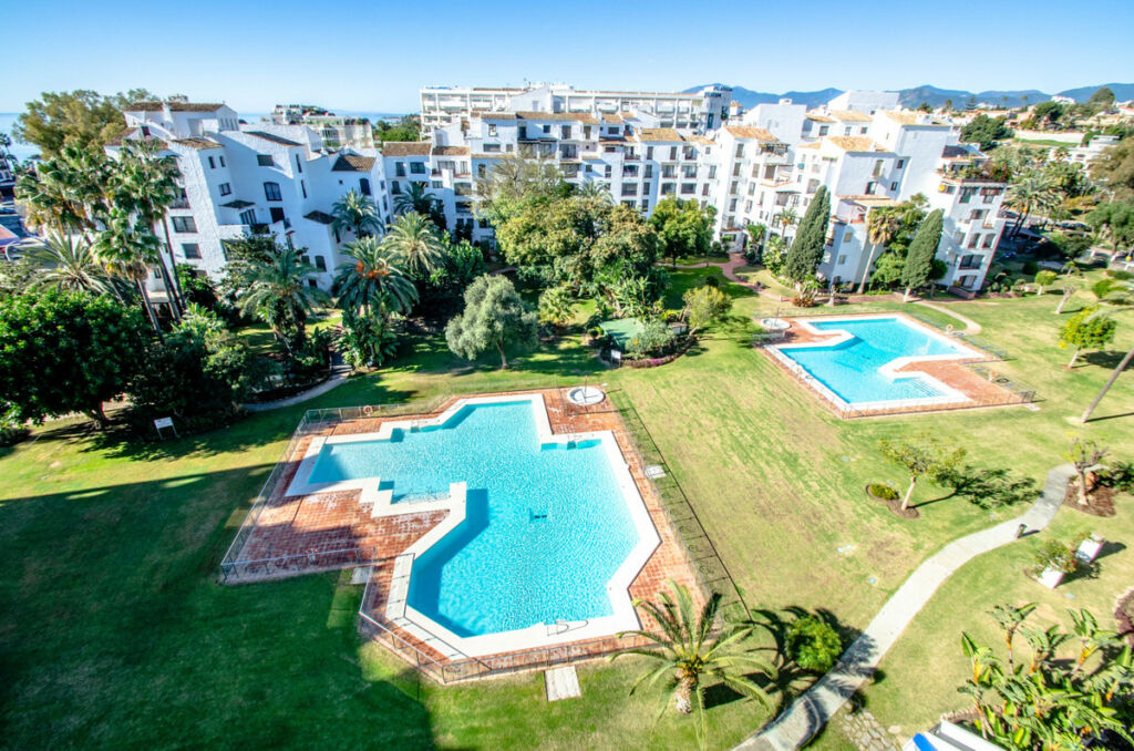 Middle Floor Apartment Puerto Banús Málaga - image 19
