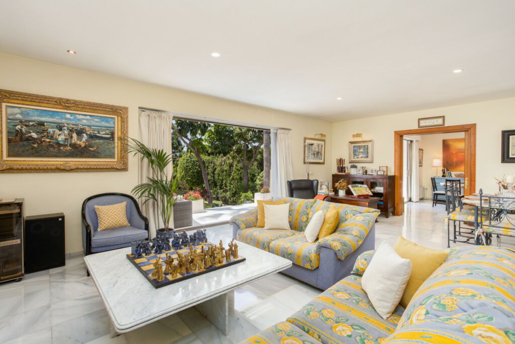 Detached Villa Marbella Málaga - image 2