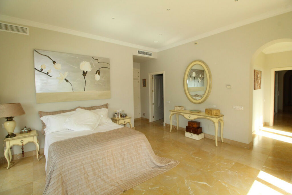 Detached Villa Sotogrande Alto Cádiz - image 20