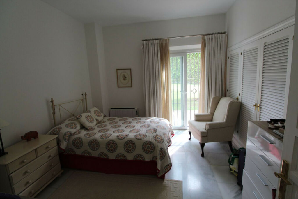 Detached Villa Sotogrande Alto Cádiz - image 21