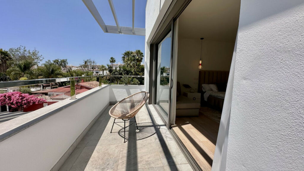 Detached Villa Nagüeles Málaga - image 22