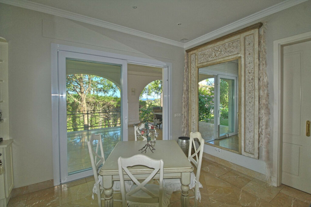 Detached Villa Sotogrande Alto Cádiz - image 22