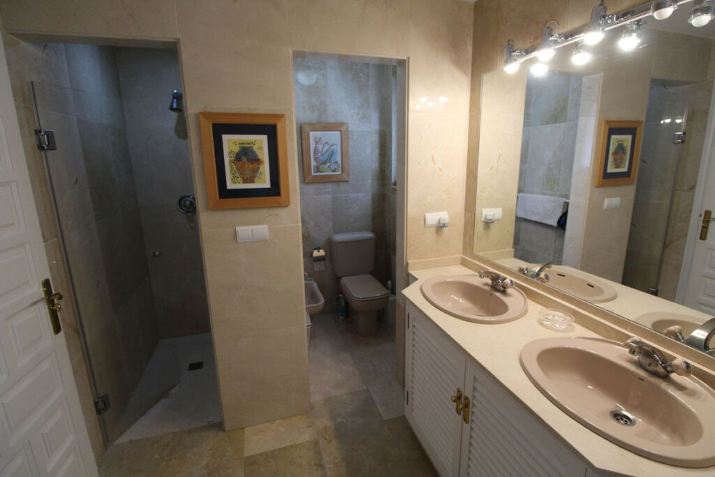 Detached Villa Sotogrande Alto Cádiz - image 22