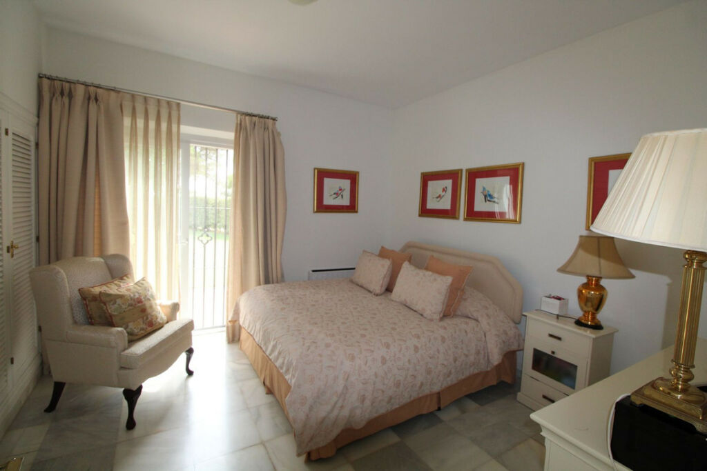 Detached Villa Sotogrande Alto Cádiz - image 24