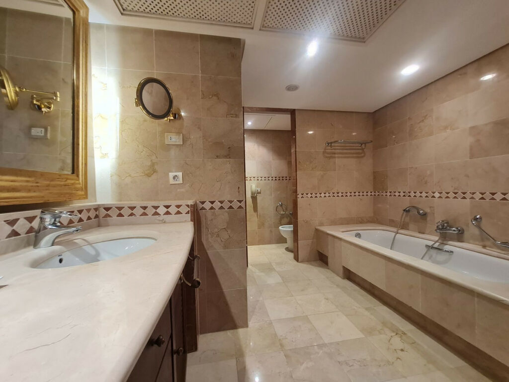 Middle Floor Apartment Estepona Málaga - image 18