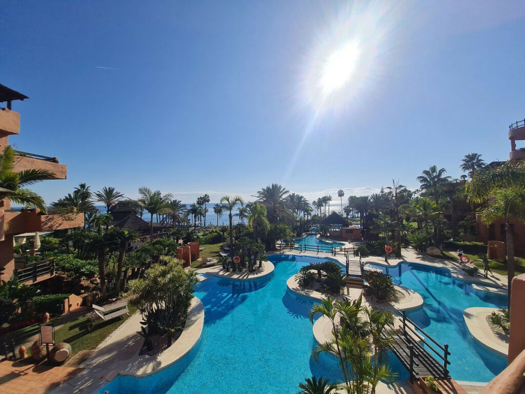 Middle Floor Apartment Estepona Málaga - image 25