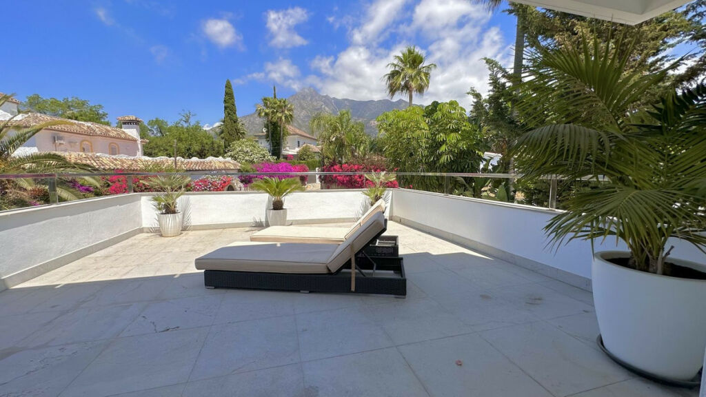 Detached Villa Nagüeles Málaga - image 27