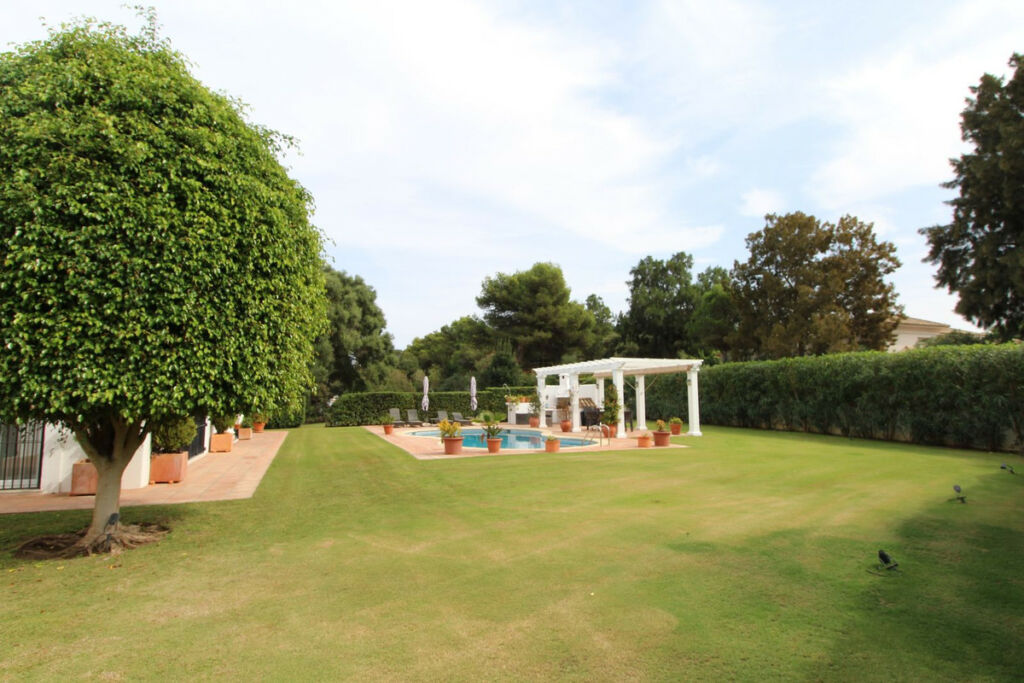 Detached Villa Sotogrande Alto Cádiz - image 3