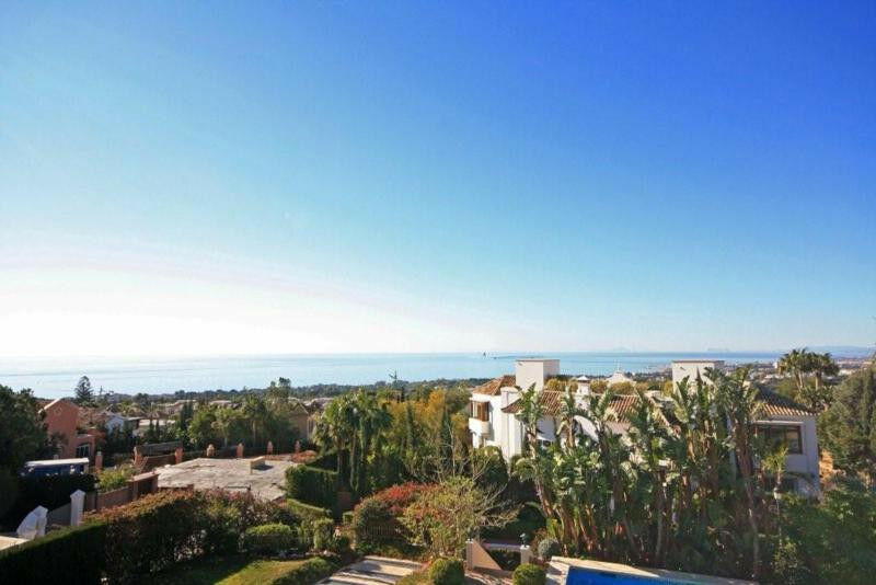 Detached Villa Sierra Blanca Málaga - image 3