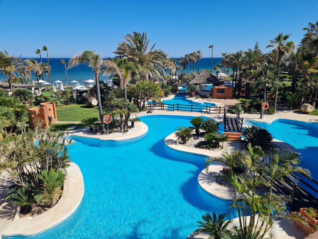 Middle Floor Apartment Estepona Málaga - image 3