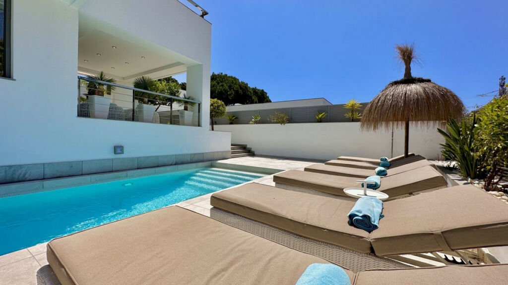Detached Villa Nagüeles Málaga - image 3