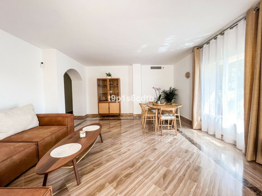 Middle Floor Apartment Bahía de Marbella Málaga - image 3