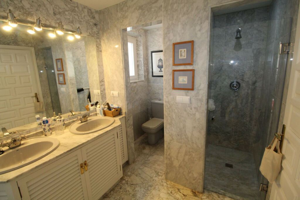 Detached Villa Sotogrande Alto Cádiz - image 30